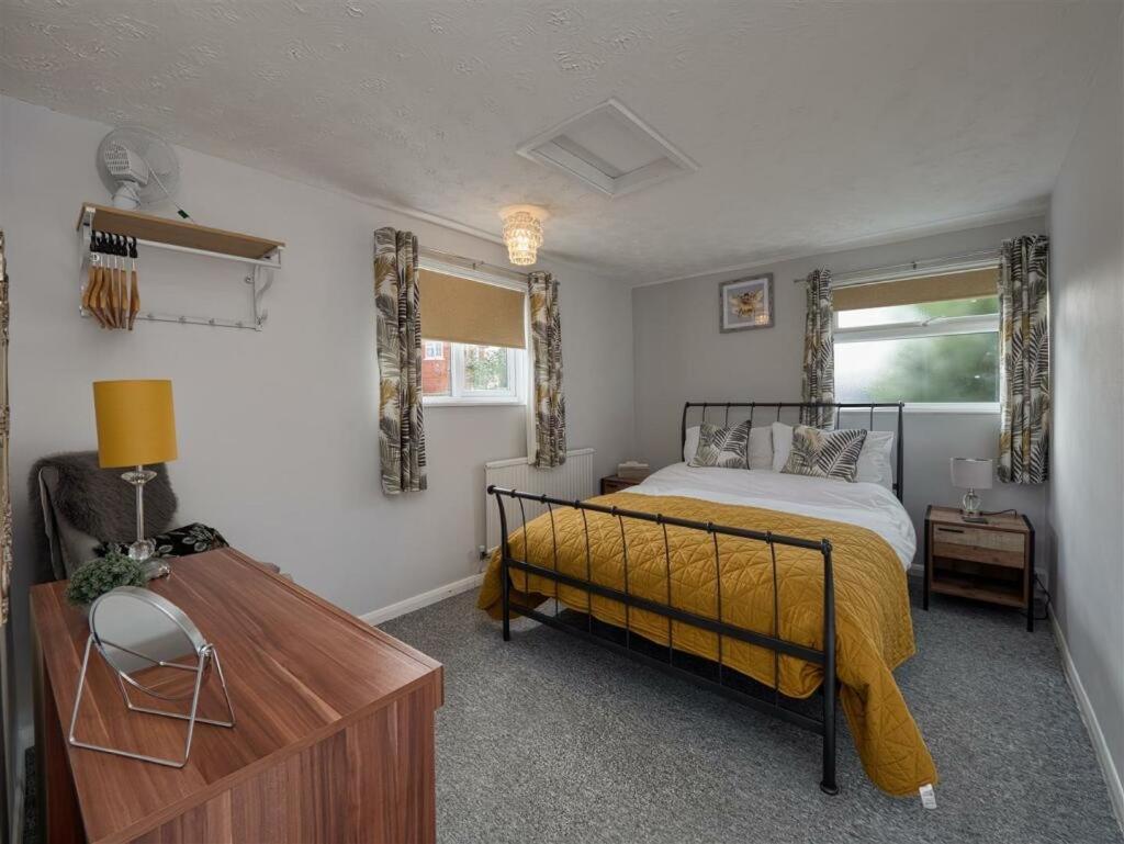 Little Park Holiday Homes Self Catering Cottages 1 & 2 Bedrooms Available Close To Tutbury Castle Esterno foto